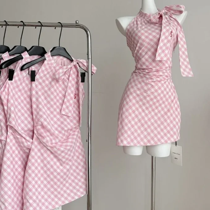 2025 Summer Trend Women's Casual Halter Neck Off-Shoulder Pink Plaid Sleeveless Dress with Irregular Bow Design Short Skirt