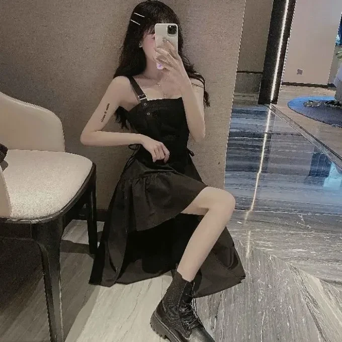 2025 Spring Summer Women's Waist-Cinching Slimming Strap Dress Sexy Casual Korean Version French Design Sense New Niche Dress